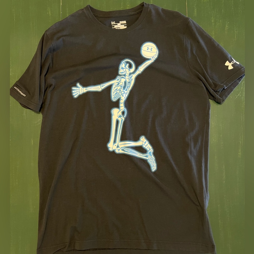(2/$10) Under Armour mens tee